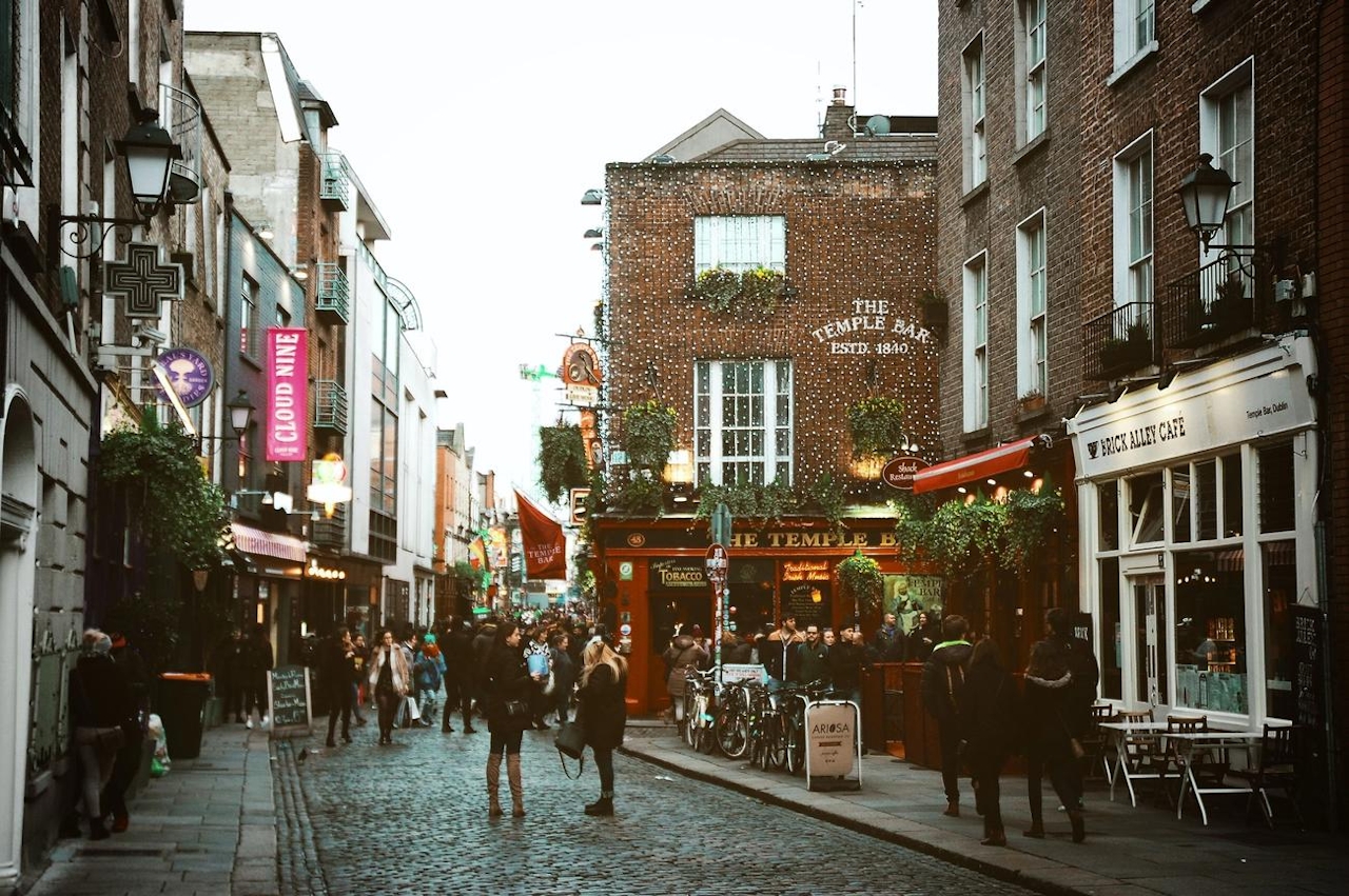 Temple Bar - Photo by Diogo Palhais on Unsplash